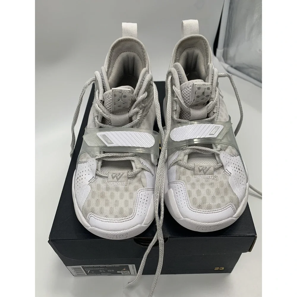 Basketball Shoes Jordan why not zero 3 Youth Size 7 White Silver